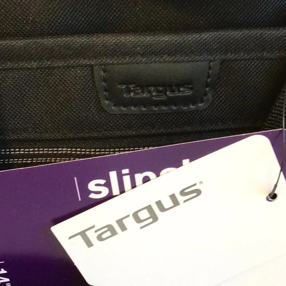 ‘Targas’ Slipkin Laptop Sleeve NWT